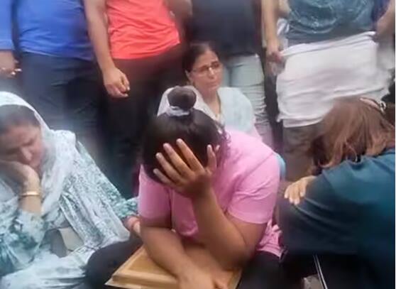 ਹਾਲਾਂਕਿ ਖਾਪ ਅਤੇ ਕਿਸਾਨ ਆਗੂਆਂ ਦੇ ਮਨਾਉਣ ਤੋਂ ਬਾਅਦ ਉਨ੍ਹਾਂ ਆਪਣਾ ਫੈਸਲਾ ਵਾਪਸ ਲੈ ਲਿਆ ਅਤੇ ਆਪਣੀਆਂ ਮੰਗਾਂ ਮੰਨਣ ਲਈ ਪੰਜ ਦਿਨ ਦਾ ਸਮਾਂ ਦਿੱਤਾ।