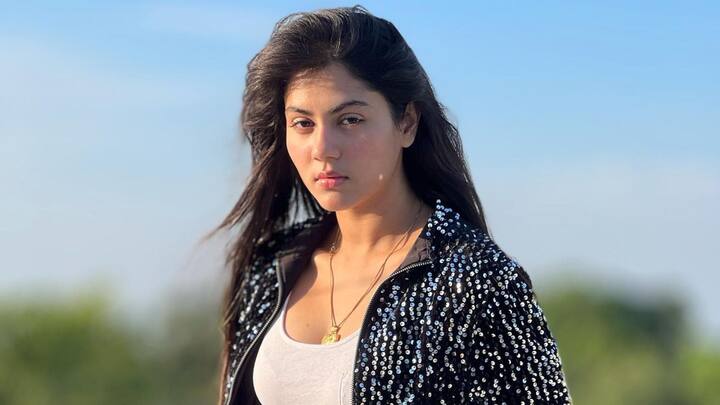 ধারাবাহিক থেকে শুরু করে বড়পর্দা, সবেতেই কাজ করেছেন তিনি। আর এবার ওয়েব সিরিজে হাতেখড়ি অভিনেত্রী ঋত্বিকা সেন (Ritticka Sen)-এর।