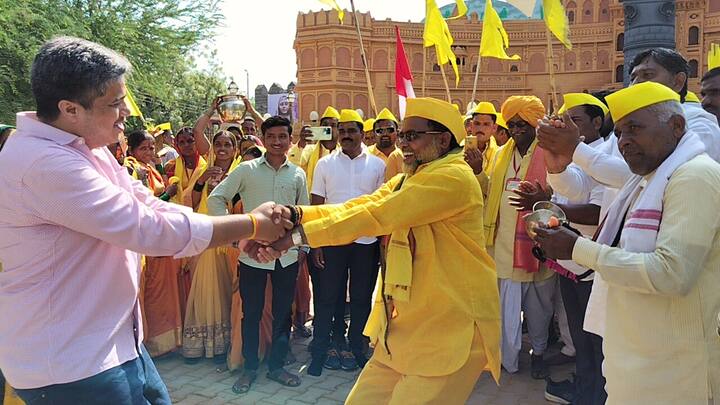 Ahilyabai Holkar Jayanti 2023:  अहिल्याप्रेमी चौंडीत दाखल होत आहेत. अहिल्यादेवी होळकर यांना अभिवादन करण्यासाठी राज्यभरातून नागरीक आले आहेत