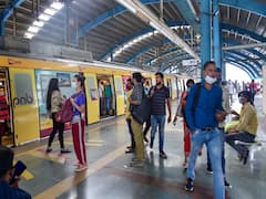 दिल्ली मेट्रो में यात्रा करना हुआ आसान, बिना लाइन में लगे WhatsApp पर मिल जाएगा टिकट