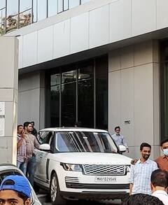 मुकेश अंबानी की बहू श्लोका मेहता ने दिया बेटी को जन्म, गाड़ियों का काफिला लेकर हॉस्पिटल पहुंचा अंबानी परिवार