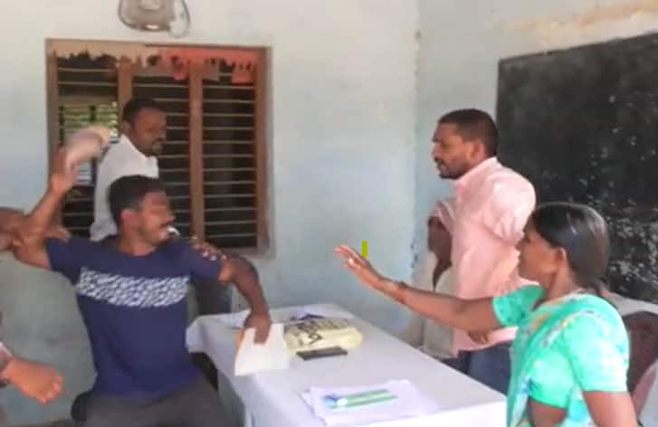 Attack On Sarpanch :   గ్రామసభలోనే సర్పంచ్‌పై చెప్పుతో గ్రామస్తుని దాడి -  అంత కోపం ఎందుకంటే ?