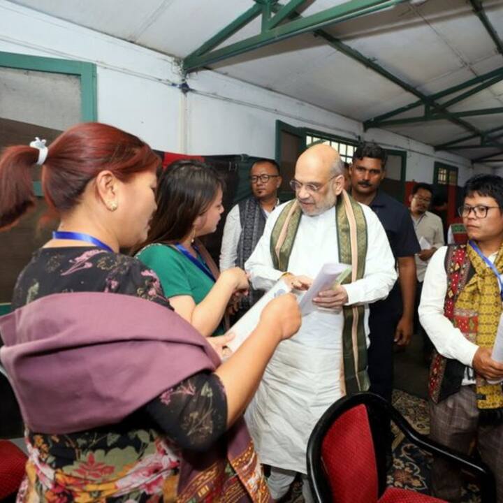 সেই বৈঠকে নাগরিক সমাজের প্রতিনিধিরা তাঁকে আশ্বস্ত করেন, মণিপুরে দুই সম্প্রদায়ের মধ্যে সম্প্রতি ফিরিয়ে আনতে তাঁরা সরকারের সঙ্গে একযোগে কাজ করবেন।