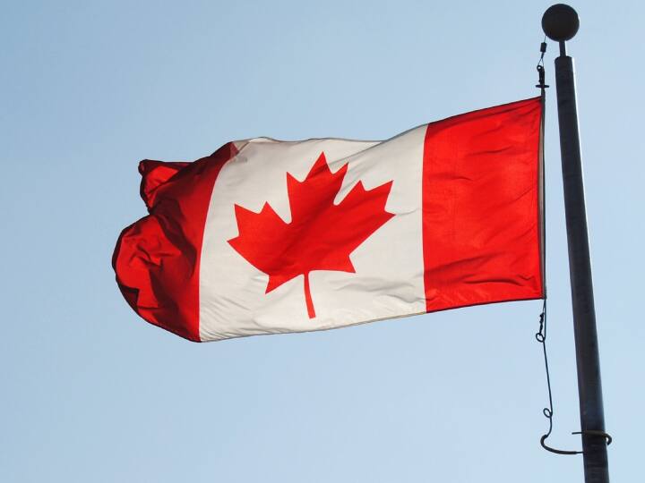 Canada Express Entry: कनाडा ने देश में लेबर फोर्स को बढ़ाने के लिए और अपनी अर्थव्यवस्था को मजबूत करने की कोशिश में एक्सप्रेस एंट्री नियम सिस्टम को लॉन्च किया है.