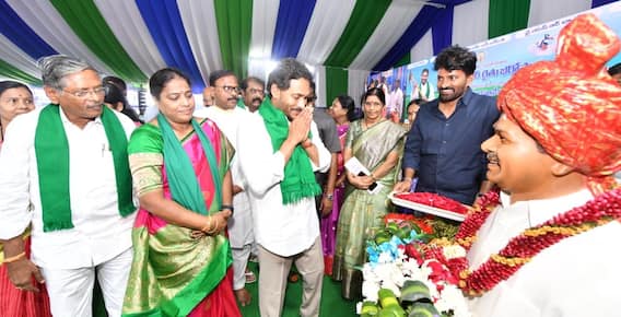 In Pics: వైఎస్ఆర్ రైతు భరోసాలో సీఎం జగన్ - ఆసక్తికర ఫోటోలు చూసేయండి