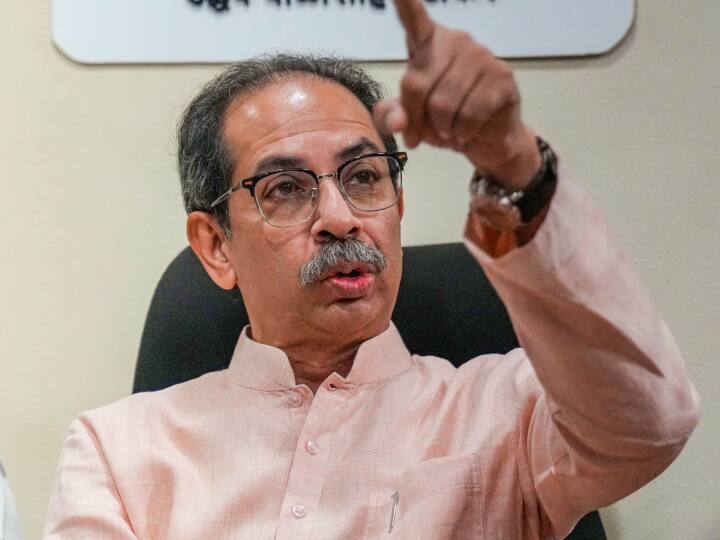 Maharashtra: 'शिंदे गुट के विधायक-सांसद जल्द करेंगे...', ठाकरे गुट के दावे ने बढ़ाई महाराष्ट्र सरकार की टेंशन Vinayak Raut claim Eknath Shinde faction MLA MP will Quit tension in Maharashtra government Maharashtra: 'शिंदे गुट के विधायक-सांसद जल्द करेंगे...', ठाकरे गुट के दावे ने बढ़ाई महाराष्ट्र सरकार की टेंशन