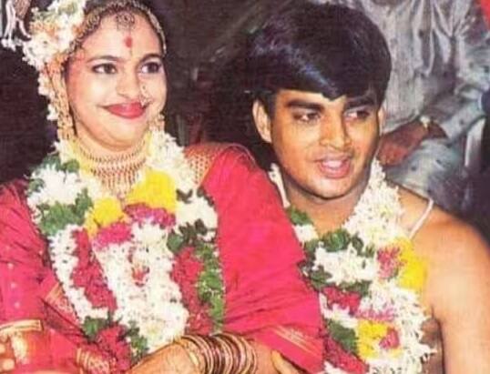 સરિતા એરહોસ્ટેસ બનવા માંગતી હતી, તેણે વર્ષ 1991માં મહારાષ્ટ્રમાં પર્સનાલિટી ડેવલપમેન્ટ ક્લાસમાં હાજરી આપી અને ઇન્ટરવ્યુ ક્લિયર કર્યો હતો. આ પછી સરિતાએ માધવનને થેંક્સ ડિનર માટે આમંત્રણ આપ્યું અને અહીંથી બંનેની લવ સ્ટોરી શરૂ થઈ હતી.