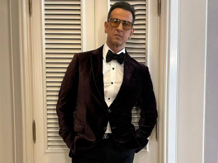 Ronit Roy Life: कई फिल्मों में अपनी एक्टिंग का जलवा दिखाने वाले रोनित रॉय आज किसी पहचान के मोहताज नहीं है. आज हम आपको एक्टर की लाइफ का वो किस्सा बताने वाले हैं जब उन्हें हॉलीवुड फिल्म ठुकरानी पड़ी.