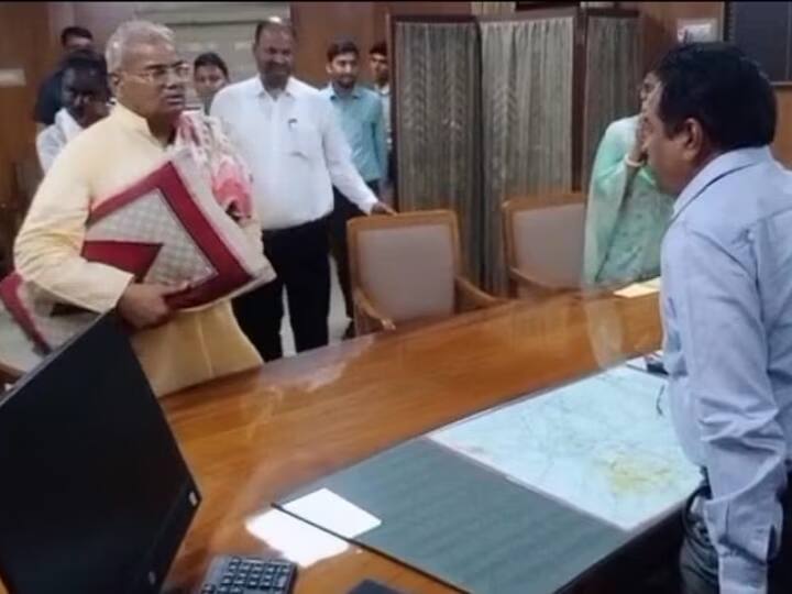 MLA Madan Dilawar reached Kota District Collector Office with a bed pillow Rajasthan Ann Kota: जिला कलक्टर ऑफिस में तकिया-चादर लेकर पहुंचे विधायक मदन दिलावर, जानें वजह