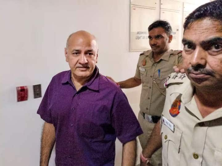 delhi liquor case seema sisodia wrote letter after meeting husband manish sisodia ann '...प्राउड ऑफ यू, लव यू', मनीष सिसोदिया से मुलाकात के बाद पत्नी सीमा ने खत में लिखी दिल की बातें