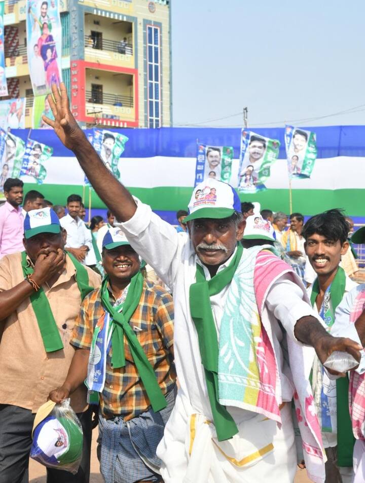 ఆనందంలో రైతుల డాన్స్