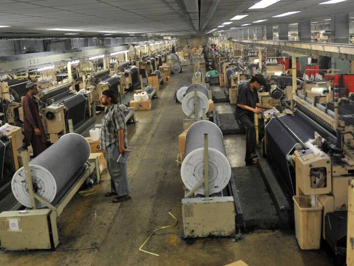Textile industry policy of the maharashtra announced for the next five years know about how much will Ichalkaranji benefit Textile policy: राज्याचे पुढील पाच वर्षांसाठी वस्त्रोद्योग धोरण जाहीर, इचलकरंजीला किती लाभ होणार?