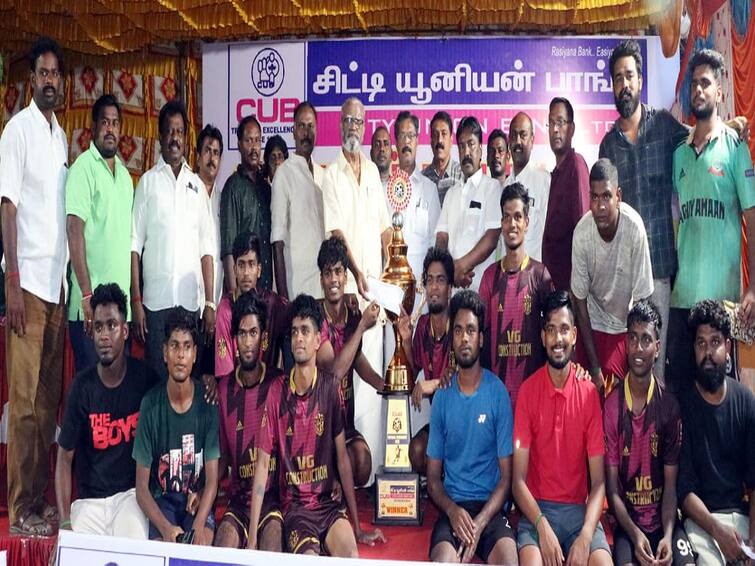 Chennai Ennore team won the state level football tournament at Kumbakonam TNN Football: கும்பகோணத்தில் மாநில அளவிலான கால்பந்து போட்டி: சென்னை எண்ணூர் அணி வெற்றி