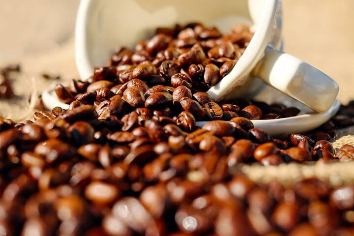 Coffee Health Benefits: এক কাপ কফি দিয়েই দিন শুরু করেন অনেকে।