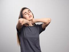 क्या आपको भी शरीर में हर वक्त रहती है ऐंठन और जकड़न...कहीं ये गंभीर डिसऑर्डर तो नहीं