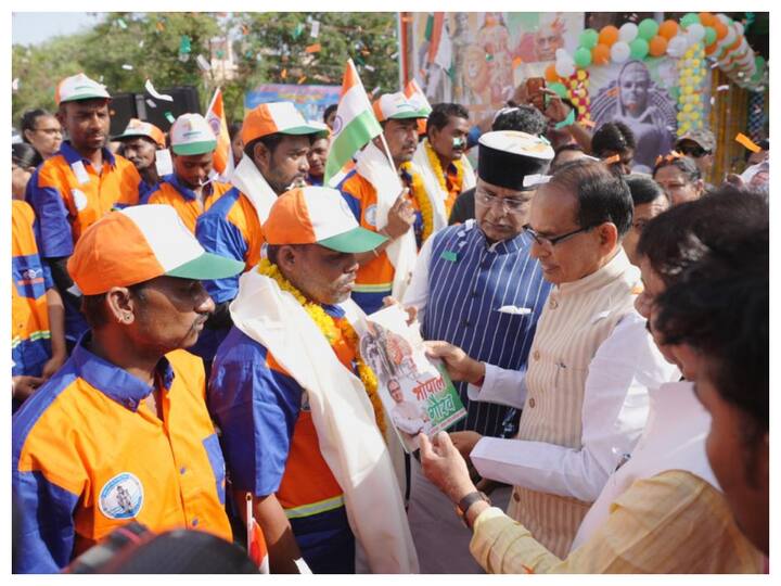 The cleanliness drive was part of BJP's broader Swachh Bharat Mission, which aims to create a cleaner and healthier environment across Madhya Pradesh.