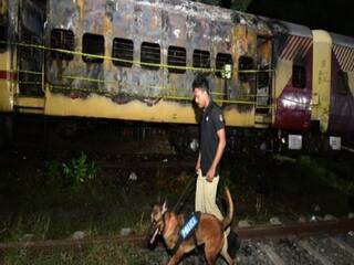 Kerala Kannur railway station Fire breaks out in train coach halted at station Kerala Train Fire: கேரளாவில் தீக்கிரையான நிறுத்தி வைக்கப்பட்டிருந்த ரயில்..! விபத்தா? திட்டமிட்ட சதிச்செயலா..?