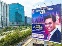 విదేశీ పర్యటన ముగించుకొని హైదరాబాద్ వస్తున్న కేటీఆర్- ఓఆర్ఆర్ పై వెలసిన స్వాగత బ్యానర్లు