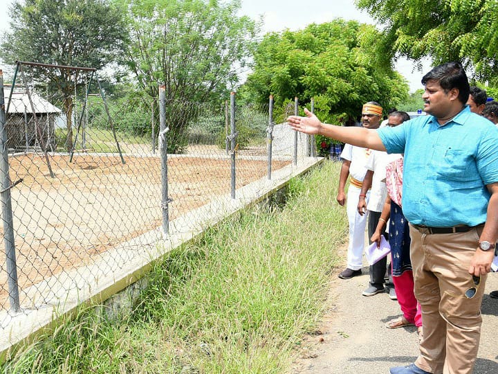 Karur: ஊராட்சிப் பகுதியில் வளர்ச்சி திட்ட பணிகளை பார்வையிட்ட கரூர் ஆட்சியர்