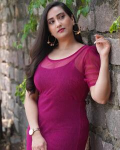 పింక్ డ్రెస్ లో మెరిసిపోతున్న మంజూష!