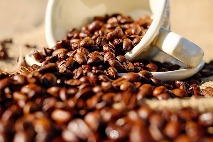 কফিতে হতাশার ঝুঁকিও কমে যায়।