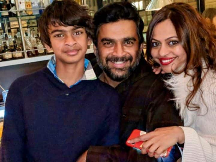 शादी के 6 साल बाद साल 2005 में सरिता ने एक बेटे को जन्म दिया और कपल पेरेंट्स बन गया. माधवन और सरिता ने अपने बेटे का नाम वेदांत रखा जिसके साथ वे काफी टाइम स्पेंड करते दिखाई देते हैं.