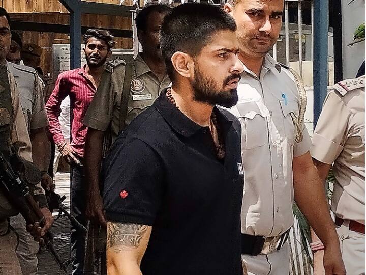 Lawrence Bishnoi Case: साकेत कोर्ट ने गैंगस्टर लॉरेंस बिश्नोई को 10 दिनों की पुलिस रिमांड में भेजा, कांइम ब्रांच ने किया था अरेस्ट