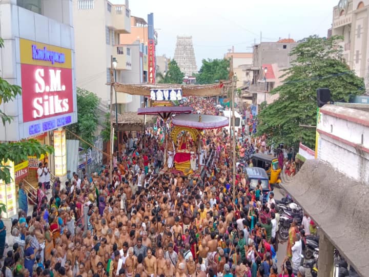 kanchipuram varadaraja perumal temple vaikasi brahmotsavam 2023 Evening celebration on the second day TNN Kanchi Brahmotsavam: 