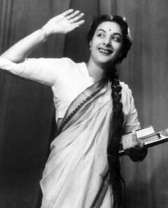 नरगिस दत्त का जवाहरलाल नेहरू के साथ था खास रिश्ता, इस वजह से एक्ट्रेस का हुआ था नेहरू फैमिली से जुड़ाव