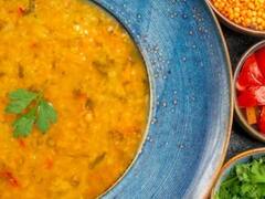Khichdi Recipe: मौसम चाहे जो भी हो खिचड़ी है बेस्ट, इस तरह बनाएं 5 मिनट में होममेड शानदार खिचड़ी