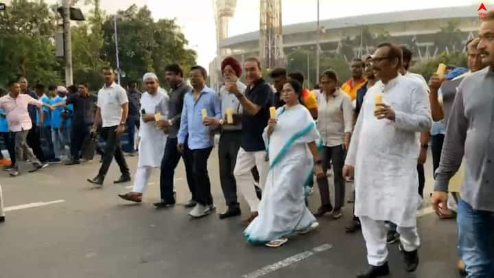 মূলত, রবিবার নতুন সংসদ ভবন উদ্বোধনের দিনে, আন্দোলনকারী কুস্তিগিরদের কর্মসূচি ঘিরে যন্তরমন্তরে তুলকালাম বেধে যায়।