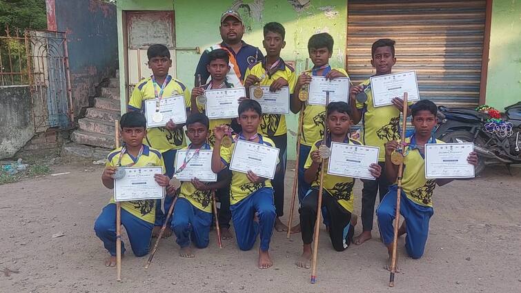 Tiruvarur government school students who have been selected for the Thailand International Silambam Competition are not even able to afford their travel expenses TNN Silambam: சிலம்பத்தில் சாதித்த அரசு பள்ளி மாணவர்கள் - சர்வதேச போட்டிக்கு தாய்லாந்து செல்ல அரசு உதவி செய்ய கோரிக்கை