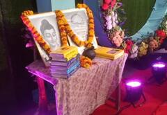 PHOTO : भारतीय संविधानाला साक्ष मानून बांधली रेशीमगाठ, नवरीची लग्न मंडपात संविधानासह एन्ट्री