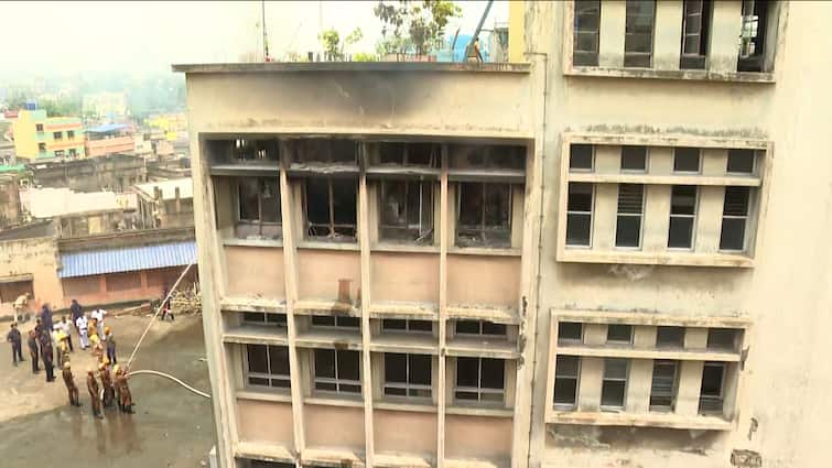 Kolkata Central Avenue fire at High-rise building, 6 fire engines at the place Central Avenue Fire: সেন্ট্রাল অ্যাভিনিউয়ে বহুতলে আগুন, ঘটনাস্থলে দমকলের ৬টি ইঞ্জিন