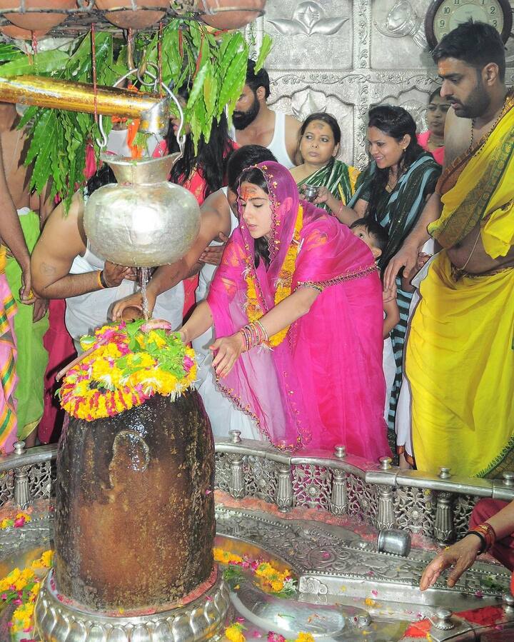 सारानं मंदिरात जाऊन दर्शन घेतल्यानंतर सोशल मीडियावर काही जणांनी तिला ट्रोल केलं.