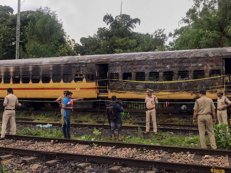 Kerala Fire: Congress, BJP Blames Pinarayi Vijayan Govt For 'Arson' On Train Kerala Fire: Congress, BJP Blames Pinarayi Vijayan Govt For 'Arson' On Train