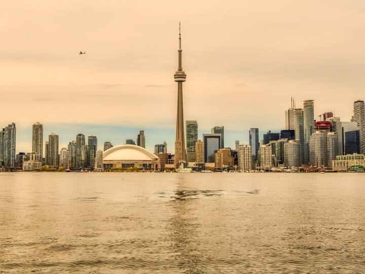 कनाडा के नागरिकता मंत्री सीन फ्रेजर ने बुधवार (31 मई) को देश की प्रमुख इकोनॉमिक एमिग्रेशन मैनेजमेंट सिस्टम तहत एक्सप्रेस एंट्री के लिए कैटेगरी बेस्ड काउंसिलिंग की घोषणा की है.