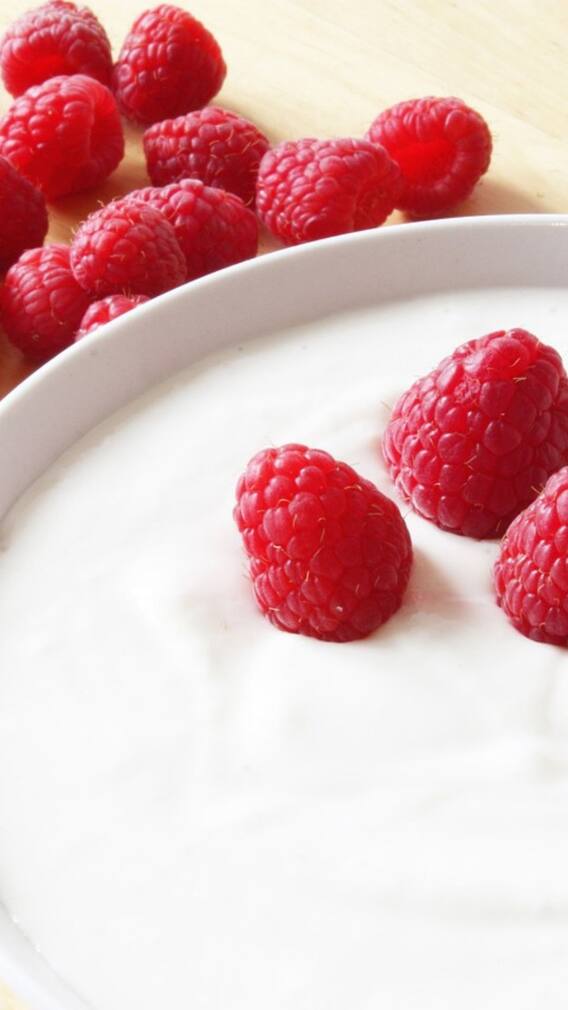 এই গরমে শরীরকে ঠান্ডা রাখতে রোজ পাতে রাখুন টক দই