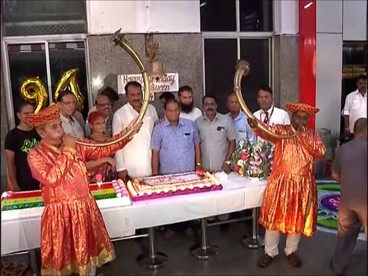 Pune Mumbai Deccan Queen 93rd Birthday: डेक्कन क्वीनचा आज 94 वा वाढदिवस. पुणे रेल्वे स्थानकात पार पडला वाढदिवस सोहळा. सोहळ्याला पालकमंत्री चंद्रकांत पाटील उपस्थित.