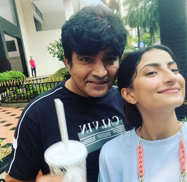 : टीवी एक्ट्रेस श्वेता तिवारी के एक्स हसबैंड और एक्टर राजा चौधरी ने बेटी पलक और एक्स वाइफ श्वेता तिवारी के साथ अपने संबंधों के रिलेशनशिप के बारे में खुलकर बात की थी. इस दौरान राजा ने खुलासा किया कि वह अपनी बेटी से नहीं मिल सकते, क्योंकि उसके पास उनके लिए टाइम नहीं है.