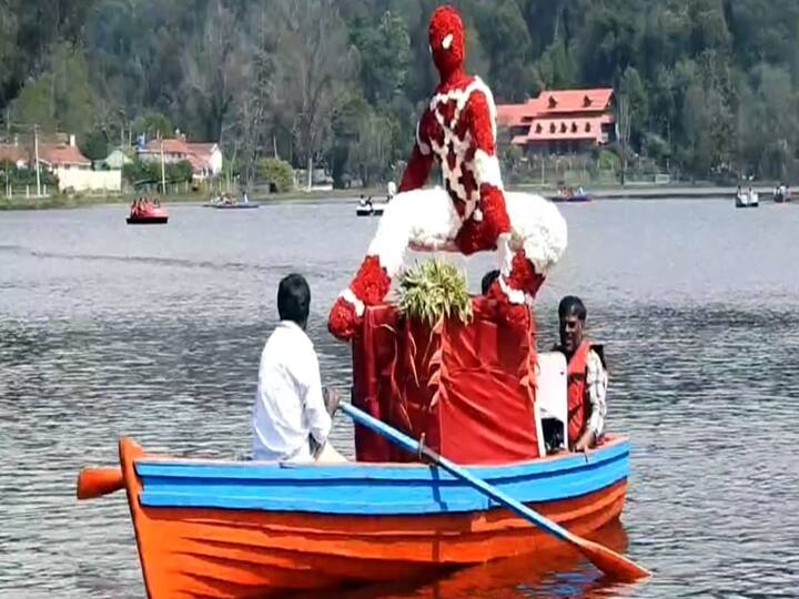 Kodaikanal  boat decoration competition was held in Kodaikanal on the occasion of the summer festival TNN Kodaikanal: கொடைக்கானலில் கோடை விழாவை முன்னிட்டு படகு அலங்கார போட்டி - சவாரி செய்த ஸ்பைடர் மேன்