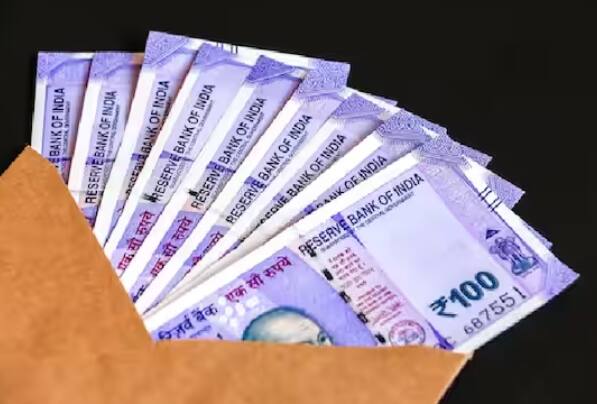 ਫਿਲਹਾਲ ਪੈਨ ਨੂੰ ਆਧਾਰ ਲਿੰਕ ਕਰਨ ਲਈ ਤੁਹਾਨੂੰ 1,000 ਰੁਪਏ ਦੀ ਫੀਸ ਦੇਣੀ ਪੈਂਦੀ ਹੈ। ਦੂਜੇ ਪਾਸੇ, 30 ਜੂਨ ਤੋਂ ਬਾਅਦ ਦੋਵਾਂ ਦਸਤਾਵੇਜ਼ਾਂ ਨੂੰ ਲਿੰਕ ਨਾ ਕਰਨ ਦੀ ਸਥਿਤੀ ਵਿੱਚ, ਤੁਹਾਡਾ ਪੈਨ ਬੰਦ ਕਰ ਦਿੱਤਾ ਜਾਵੇਗਾ।