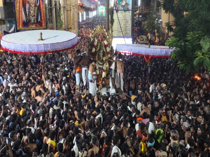 Kanchi Brahmotsavam: காஞ்சியில் பக்தர்கள் அலையில் கருட சேவை ..பரவசம் அடைந்த பக்தர்கள்..!