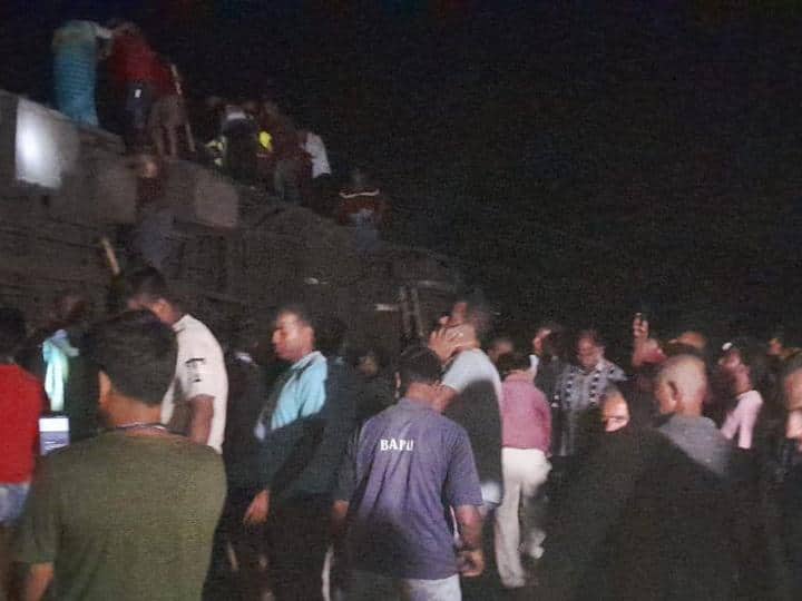 ओडिशा के बालासोर जिले में बहानागा रेलवे स्टेशन के पास बड़ा ट्रेन हादसा हो गया है.