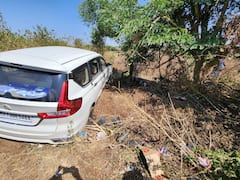 Purandar Accident : पुरंदरमध्ये कार आणि दुचाकीची भीषण धडक, दोघांचा जागीच मृत्यू
