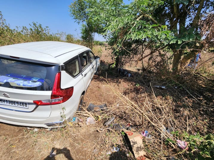 पुरंदर तालुक्यातील सासवड-कापूरहोळ रस्त्यावर नारायणपूर नजीक भीषण अपघात झाला, ज्यात दुचाकीवरील दोघांचा मृत्यू झाला.