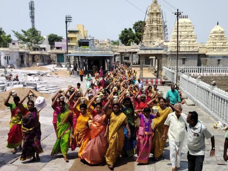 Vaikasi Visakam 2023 kanchipuram Kumarakottam Murugan Temple 108 Milky Way Procession TNN Vaikasi Visakam: காஞ்சி குமரக்கோட்டத்தில் 108 பால்குட விழா -  ‘அரோகரா அரோகரா’ கோஷமிட்ட முருக பக்தர்கள்