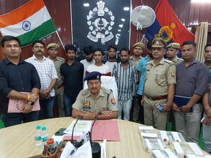 Mainpuri registry department Stealing data cheat after Police arrested 6 gang members ann UP News: मैनपुरी में रजिस्ट्री विभाग से डाटा चोरी कर करते थे ठगी, गैंग के 6 सदस्य गिरफ्तार, ये सामान बरामद