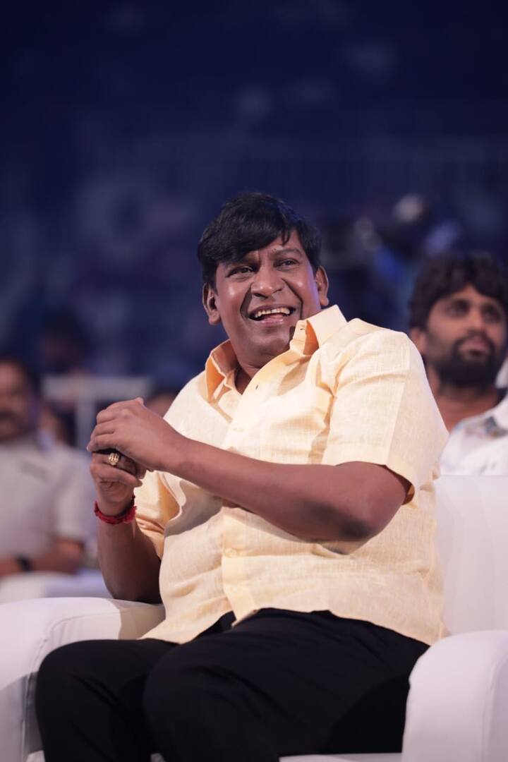 ‘தமிழ்நாட்டில் மட்டும்தான் வித்தியாசமான படங்களை வரவேற்கின்றனர். கொஞ்சம் இந்த மாதிரி படம் எடுக்குற படைப்பாளர்களையும் ரசிக்கிறாங்க.  சமூக நீதிகளை பேசுகிற படங்களை எடுத்து வணிக ரீதியான வெற்றியை கொடுக்க முடியும் என்பதை நிரூபித்தது தமிழ் சினிமாதான்’ என வெற்றிமாறன் பேசினார்.