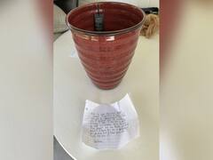 Delivery Man's Heartwarming Gesture After Accidentally Breaking Customer's Flower Pot Wins Internet